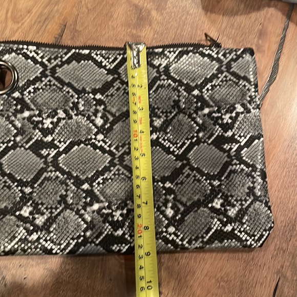 Large wristlet type bag - Picture 5 of 5